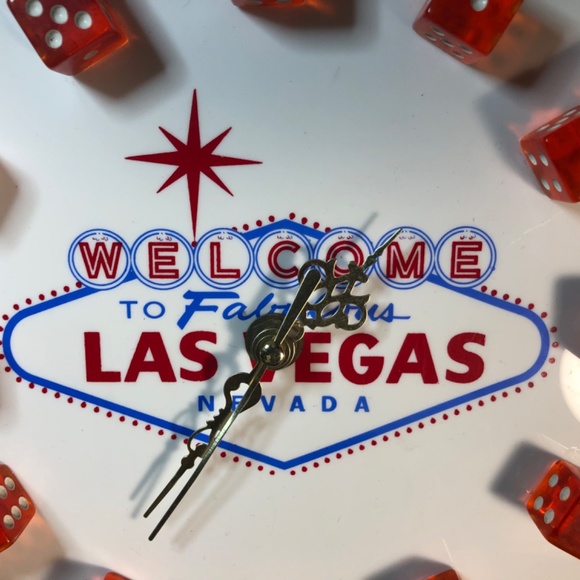 Vintage White Acrylic Las Vegas Dice clock  9x9 “ - Picture 2 of 9